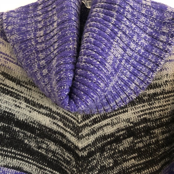 Size XS Turtleneck Knit Top - Picture 2 of 3